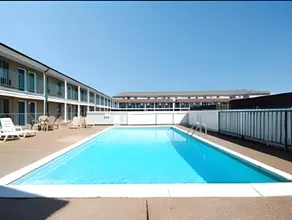 Travel Inn Beaumont - Image 3