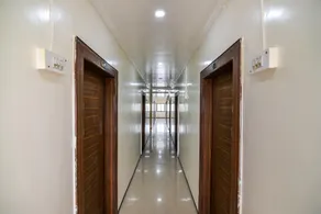 OYO 61080 Hotel Shree Gurunanak Lodge - Image 4
