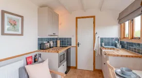 Outbak Shepherds Hut - Image 2