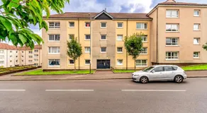 Sleek and Stylish 3 Bed in Greenock - Sleeps 8 - Image 4