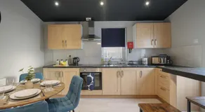 Extended Stays Welcome - Sleeps 11 - FREE Parking - Hosted by HG Horizon Properties - Image 3