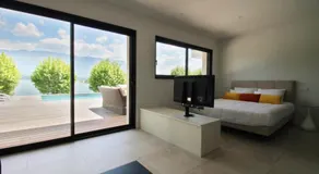 Villa Piscine chauffée vue et accès lac climatisation - Image 2