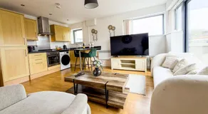 Cozy 2 bed flat by seafront - Image 5