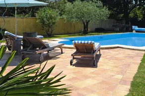 Hyggeligt Noves-hjem med adgang til pool - Image 3