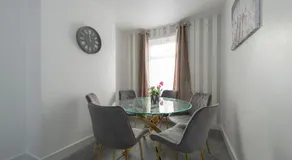 Maison fortifiée de trois chambres - Image 3