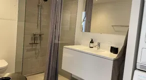 Luksuslejlighed på 7 sal med elevator, vestvendt altan og udsigt over havn og by - Image 2