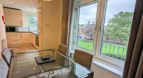 Parkgate 2 bed, private parking, Rosyth M90 - Image 3