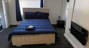 Cozy Studio in Oldbury with Extra Beds - Image 4