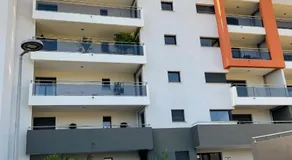 Suite de 2 chambres privatives, proche port & aéroport, vue mer & montagne, petit-déjeuner et parking inclus - Image 1