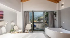 Luxury love nest with hot tub & heated pool - Image 2