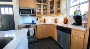 3BR XL BATH 5 min to Downtown Large Gated Parking - Image 4