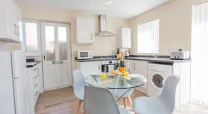 Monthly & Weekly Deals Available, Leisure & Business, 2 Bedroom Apartments, Oxford, Near John Radcli - Image 2