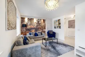 Foxherne 6 Bedroom 3Bath Serviced House 18 with Parking - Slough - Image 2