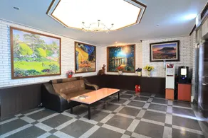 Twins Hotel - Image 4