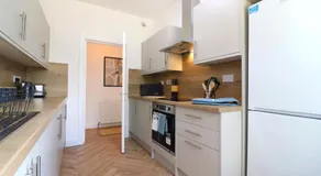 Signature - Oak House - Image 3