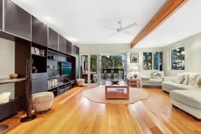 Gorgeous 3BR Noosa Property On The Water - Central Location With WIFI & Pool - Image 3