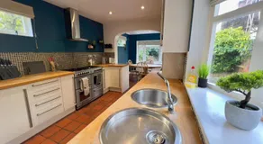 Stylish 4 bed house with parking in central Norwich - Image 5