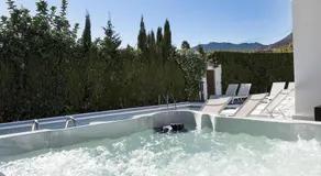 Luxury Villa Sleeps 15, Heated Pool, Jacuzzi, Sauna, & Gym - Image 4
