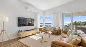 Tea Trees - Modern Townhouse, Village and Beach - Image 2
