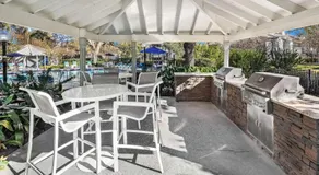 Solara Apartments Spacious 2BR Apartment Sleeps 6 Pet-Friendly - Image 4