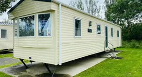 5 mins walk to beach. 3 bedroom caravan. Sleeps 8 - Image 3