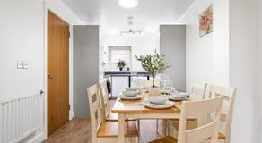 Comfy Home-Windrush Grove - Image 4