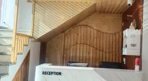 Hotel Strawberry - Image 4