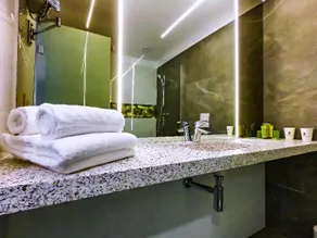 Union Plaza Hotel - Image 4
