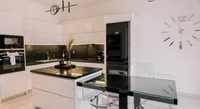 BLACK & WHITE SeaSide House - Image 3