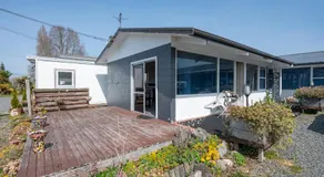 Jack & Di's Waiteti Lakefront Motel - Image 3