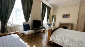 Manor Lodge Guesthouse - Image 5