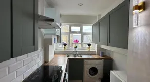 London-2Br-Sleeps6-SkySports-Netflix-DisneyPlus - Image 2
