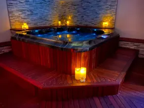 Suite Spa, Love Room Bien-être, Jacuzzi, Sauna, fauteuil massant et climatisation naturelle - Image 3