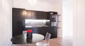 New Elegance Suites Guesthouse - Image 3