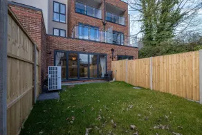 Contemporary five bedroom four bathroom house - Image 5