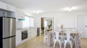 Crystal Bay - Pet Friendly - 3 Mins Walk to Beach - Image 3