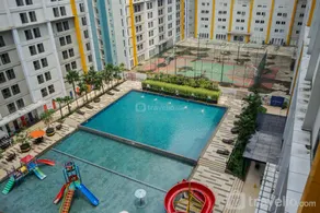 Simply Strategic and Comfy Studio Paramount Skyline Apartment By Travelio - Image 4