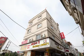OYO Flagship 37918 Hotel Signature Inn - Image 4
