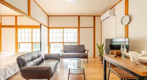 Dogs and cats allowed, natural grass dog run, parking for 4 cars, quiet bungalow - Image 2