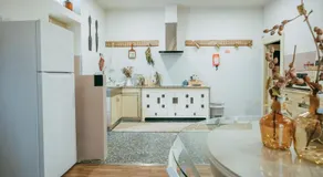 Vintage Beach House - Image 2