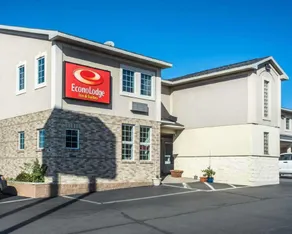 Econo Lodge Inn & Suites North Syracuse Airport - Image 4