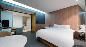 Hotel Cherry - Image 2