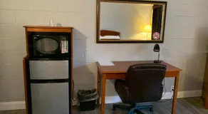 Hill Top Motel - Image 5