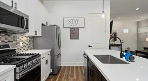 The Oasis - Modern 3BR Near Downtown - Med Center - Stadiums - Image 4