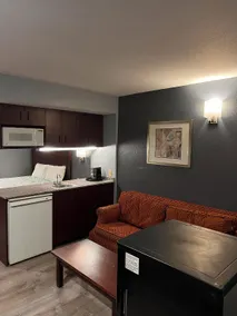 BlissPoint Inn & Suites, Northwood - Image 4