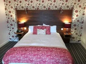 The County Hotel - Self Check-In, Ultra Fast WI-FI, Free Parking, Central Location - Image 2