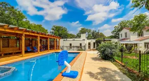 Historic charmer with a pool, gardens, gym, & game room- dogs ok - Image 4