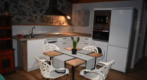 LA CASA AZUL, un oasis de calma, vistas impresionantes con PISCINA, SALTADOR, BARBACOA y acceso al río Asón - Image 3