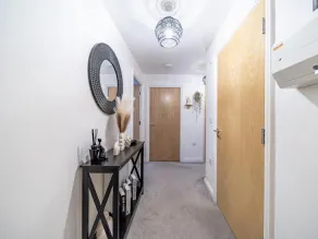 Cosy and Exquisite 2 Bed 2 Bath In The Heart Of Sittingbourne - Image 3