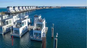Schwimmendes Ferienhaus Antares One by Seeblick Ferien ORO, rundum Wasser, Sauna - Image 4